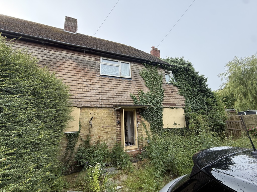 Lot: 132 - RURAL SEMI-DETACHED HOUSE IN NEED OF COMPLETE REFURBISHMENT - View of Semi in need of complete refurbishment